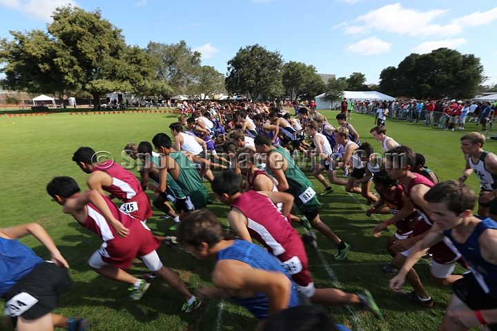 2014StanfordD1Boys-102.JPG - D1 boys race at the Stanford Invitational, September 27, Stanford Golf Course, Stanford, California.